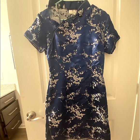 Asian-Inspired Blue Flowered Dress - Picture 1 of 3